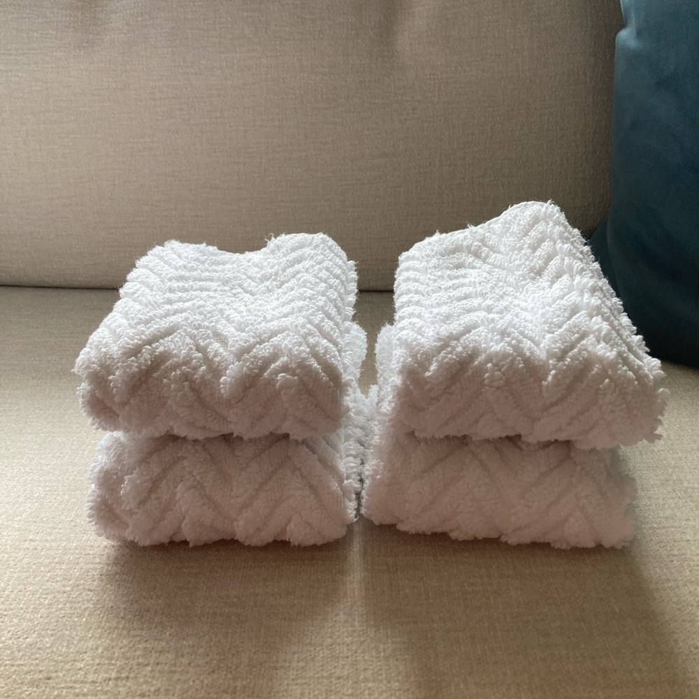 Matouk White Plush Bath Towels Chevron Pattern - Set of Four Washcloths